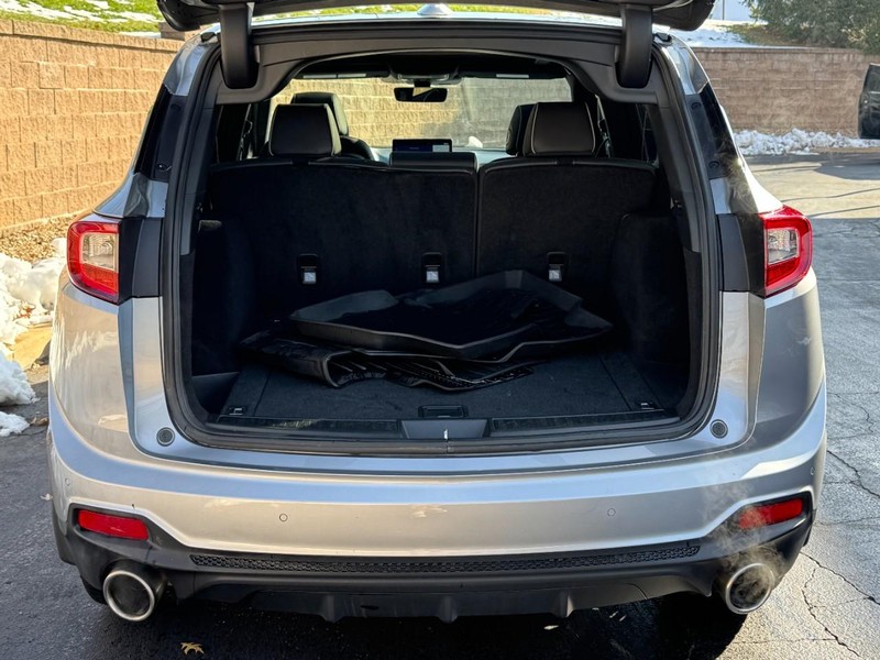 Acura RDX Vehicle Full-screen Gallery Image 09