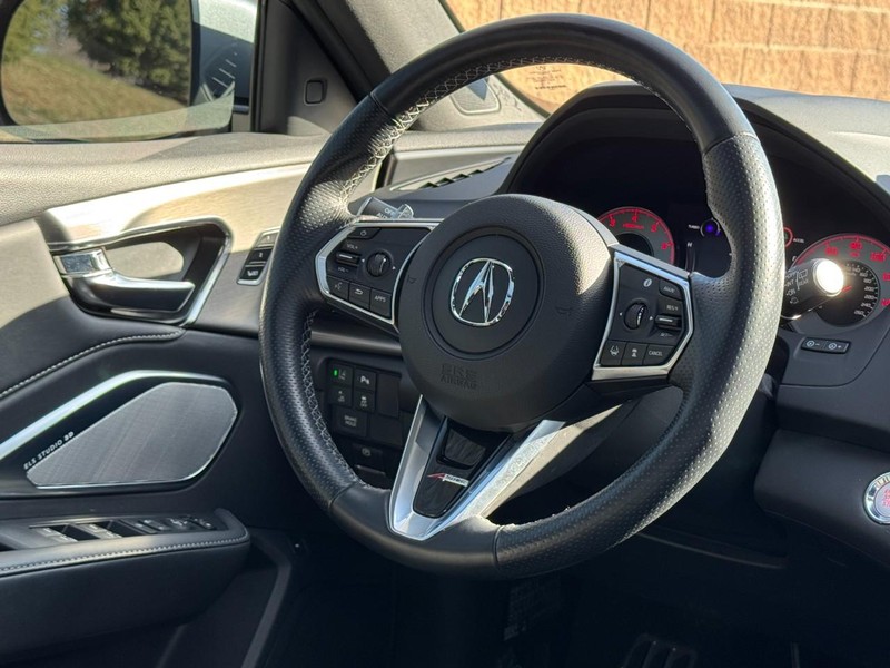 Acura RDX Vehicle Full-screen Gallery Image 12