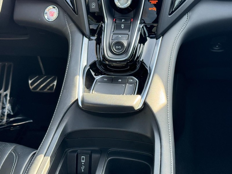 Acura RDX Vehicle Full-screen Gallery Image 14