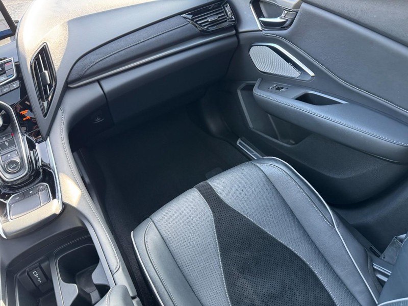 Acura RDX Vehicle Full-screen Gallery Image 15
