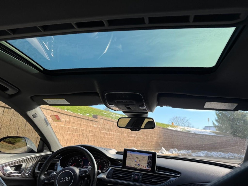 Audi RS 7 Vehicle Full-screen Gallery Image 11