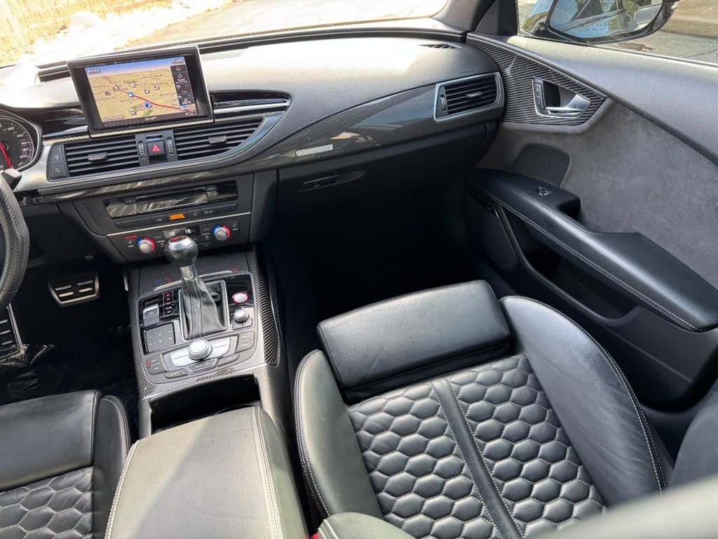 Audi RS 7 Vehicle Full-screen Gallery Image 16