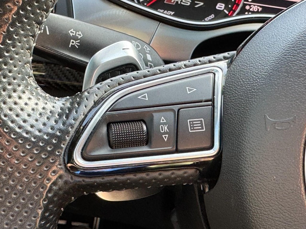 Audi RS 7 Vehicle Full-screen Gallery Image 18