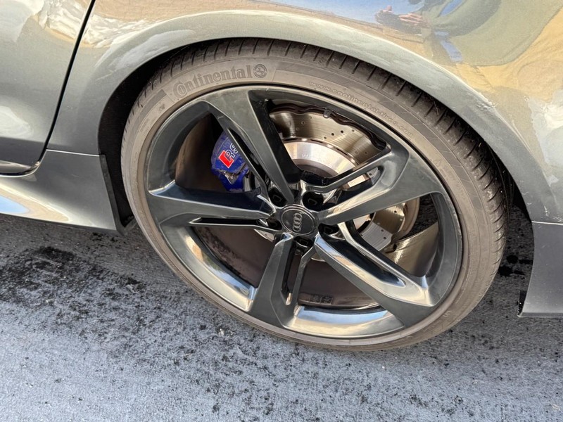 Audi RS 7 Vehicle Full-screen Gallery Image 05