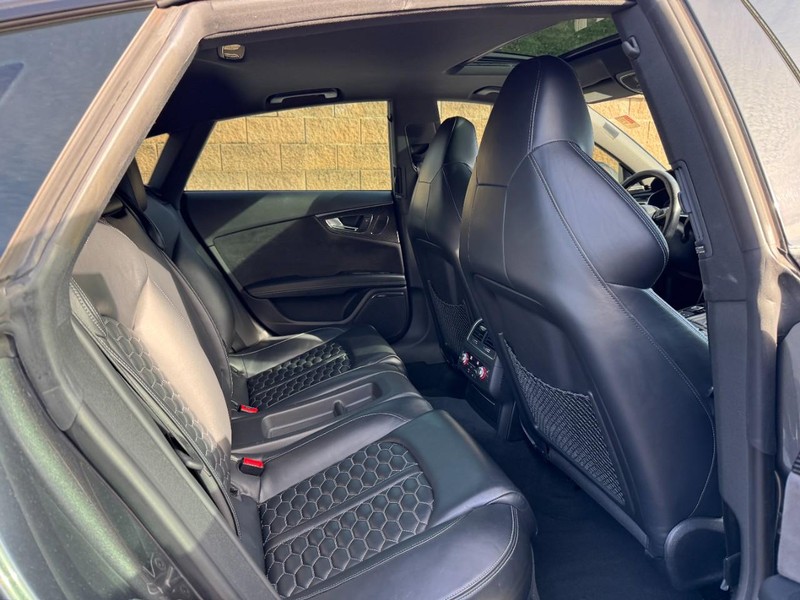 Audi RS 7 Vehicle Full-screen Gallery Image 10