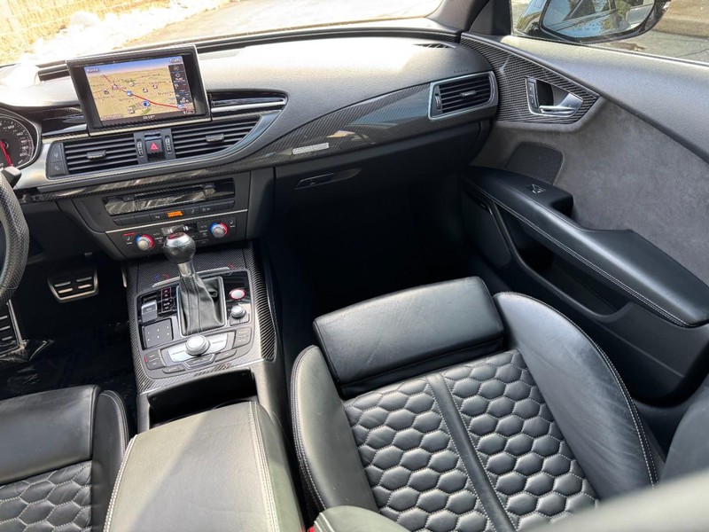 Audi RS 7 Vehicle Full-screen Gallery Image 16