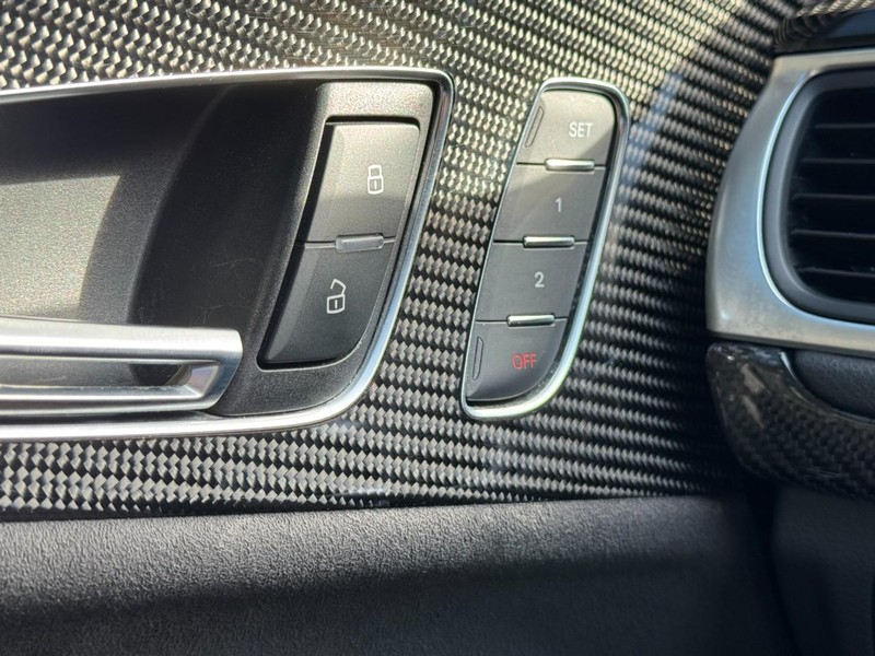 Audi RS 7 Vehicle Full-screen Gallery Image 17