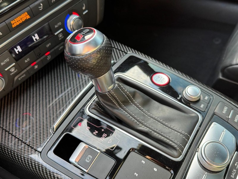 Audi RS 7 Vehicle Full-screen Gallery Image 21