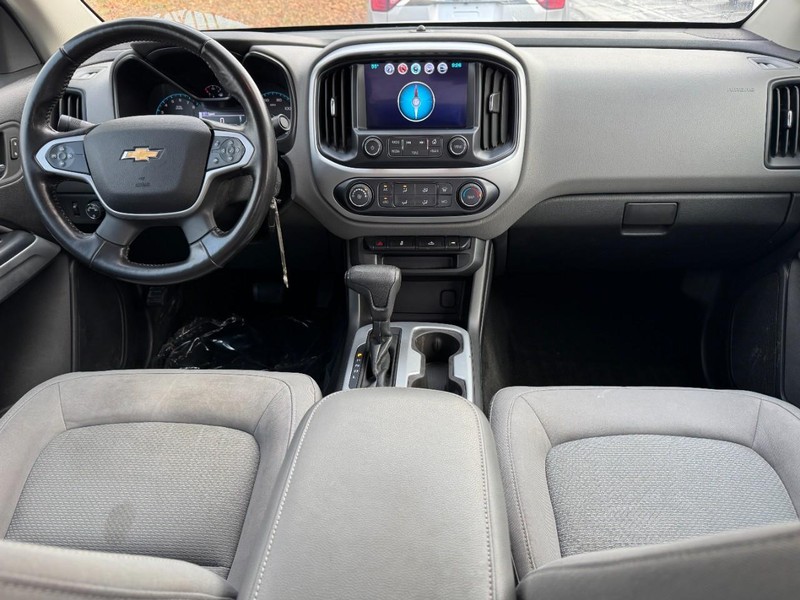 Chevrolet Colorado Vehicle Full-screen Gallery Image 11