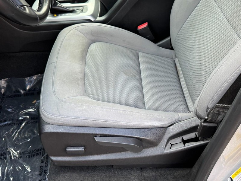 Chevrolet Colorado Vehicle Full-screen Gallery Image 22