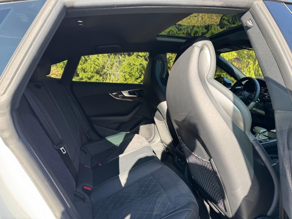 Audi S5 Sportback Vehicle Full-screen Gallery Image 10