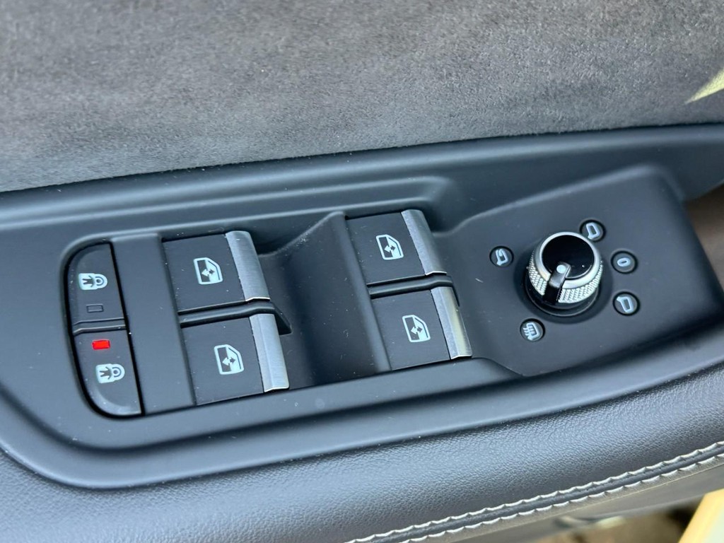 Audi S5 Sportback Vehicle Full-screen Gallery Image 23