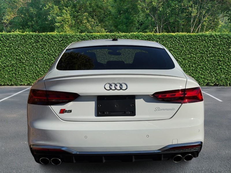 Audi S5 Sportback Vehicle Full-screen Gallery Image 08