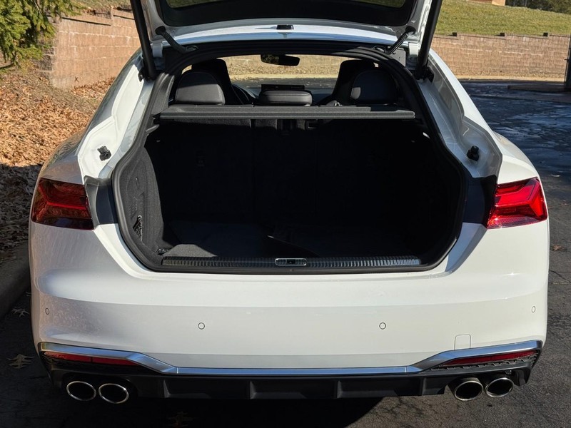 Audi S5 Sportback Vehicle Full-screen Gallery Image 09