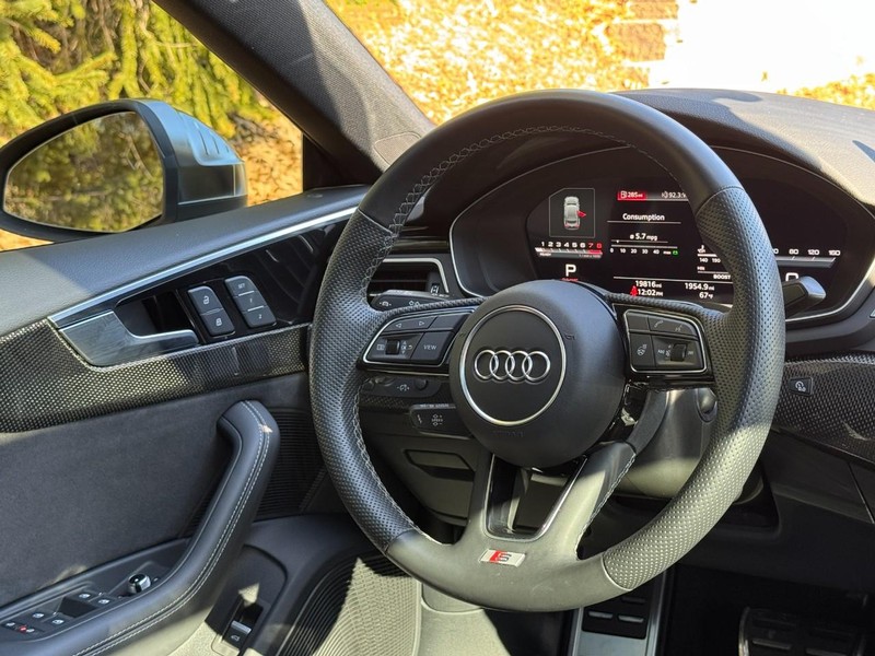 Audi S5 Sportback Vehicle Full-screen Gallery Image 12