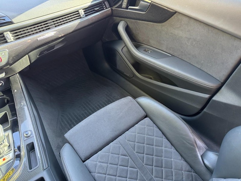 Audi S5 Sportback Vehicle Full-screen Gallery Image 15