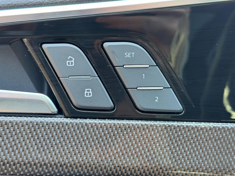 Audi S5 Sportback Vehicle Full-screen Gallery Image 16