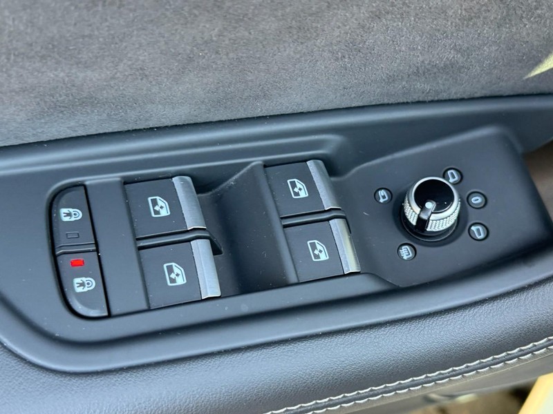 Audi S5 Sportback Vehicle Full-screen Gallery Image 23