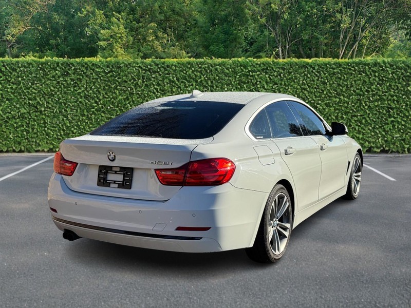 BMW 4 Series Vehicle Full-screen Gallery Image 03
