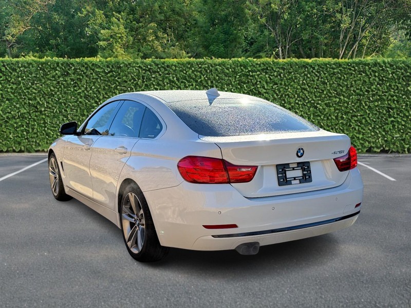 BMW 4 Series Vehicle Full-screen Gallery Image 04