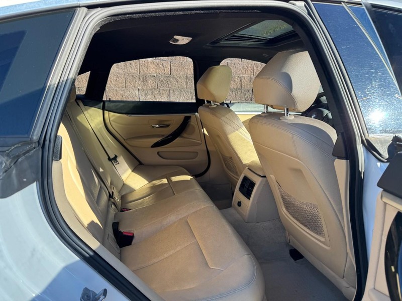 BMW 4 Series Vehicle Full-screen Gallery Image 10