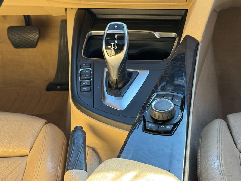 BMW 4 Series Vehicle Full-screen Gallery Image 14