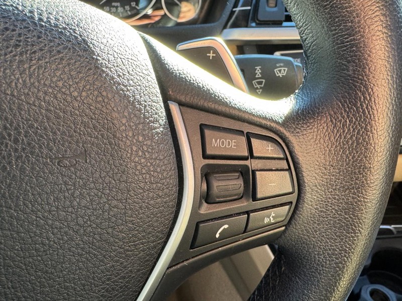 BMW 4 Series Vehicle Full-screen Gallery Image 17