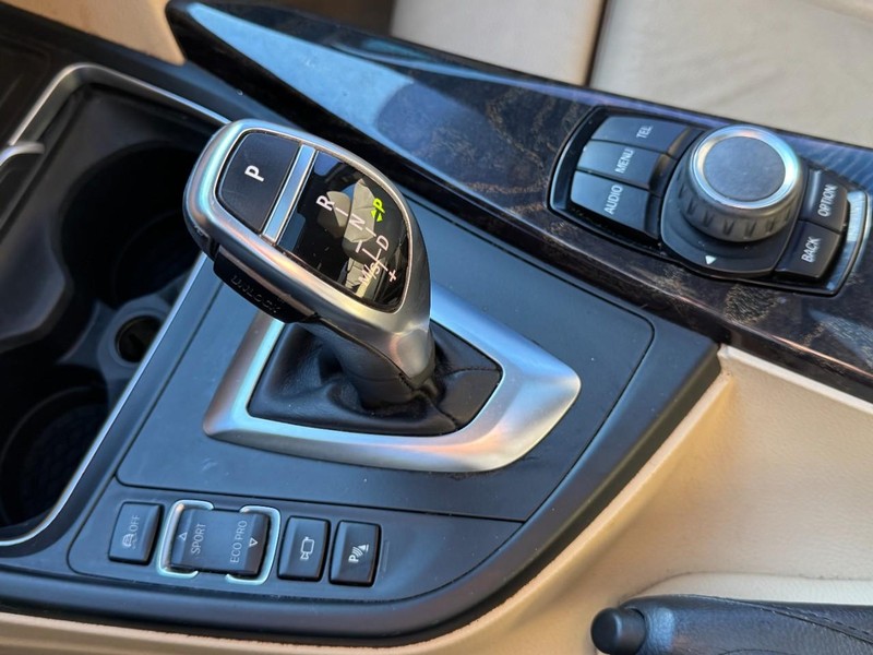 BMW 4 Series Vehicle Full-screen Gallery Image 19