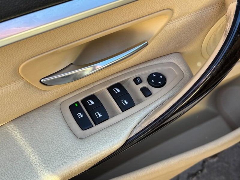 BMW 4 Series Vehicle Full-screen Gallery Image 20