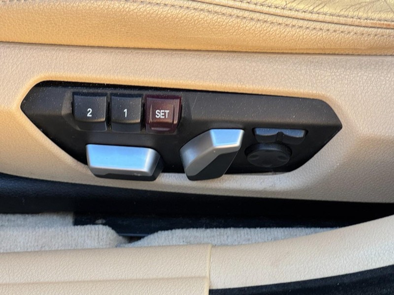 BMW 4 Series Vehicle Full-screen Gallery Image 21