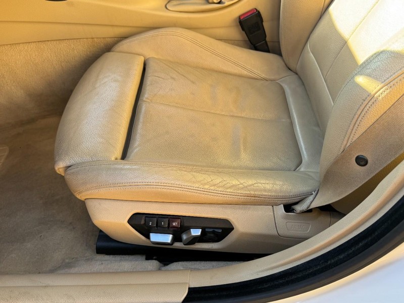 BMW 4 Series Vehicle Full-screen Gallery Image 22