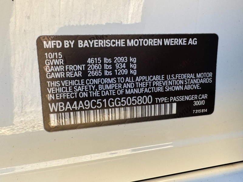 BMW 4 Series Vehicle Full-screen Gallery Image 23