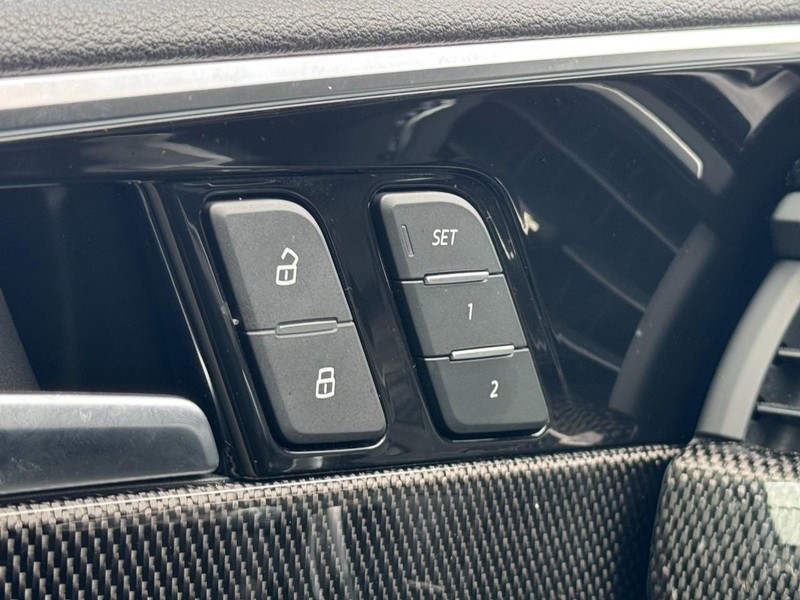 Audi S5 Sportback Vehicle Full-screen Gallery Image 16