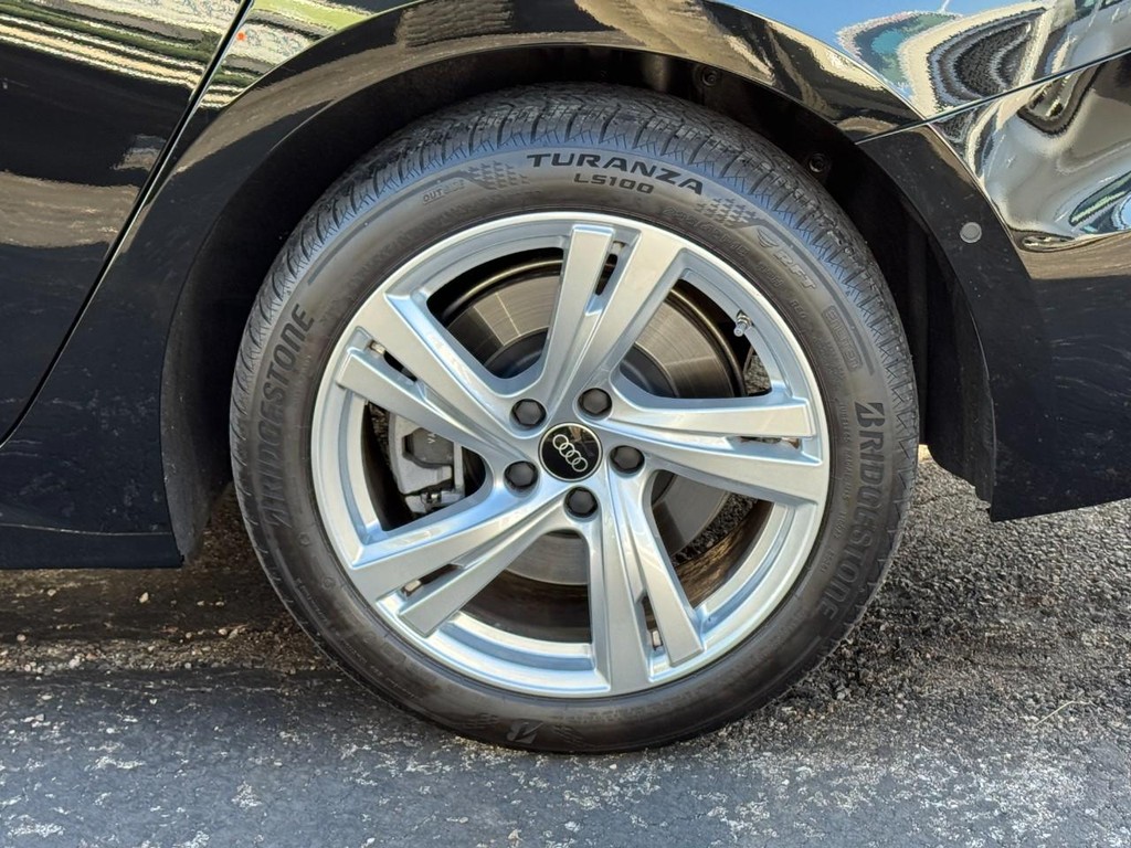 Audi A5 Vehicle Full-screen Gallery Image 05