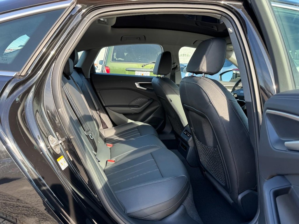 Audi A5 Vehicle Full-screen Gallery Image 10