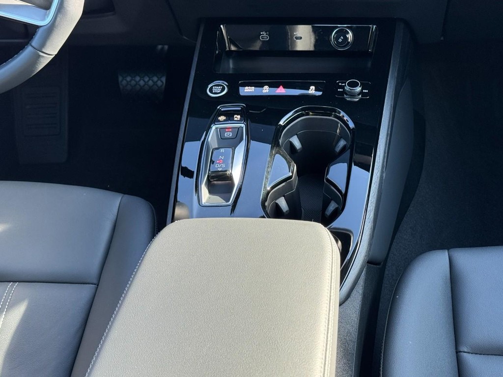 Audi A5 Vehicle Full-screen Gallery Image 14