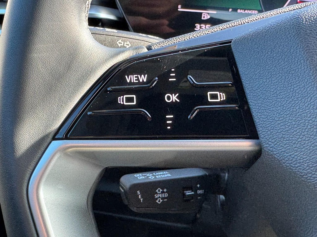 Audi A5 Vehicle Full-screen Gallery Image 17