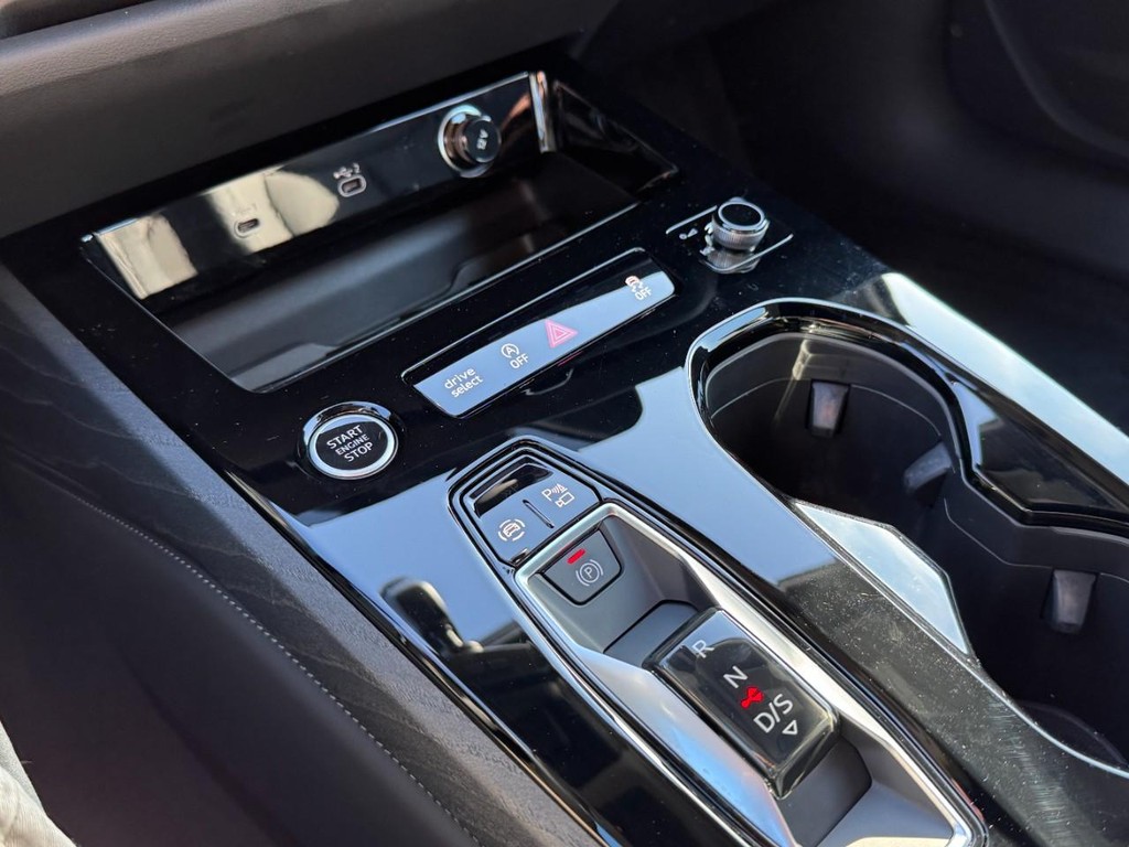 Audi A5 Vehicle Full-screen Gallery Image 20