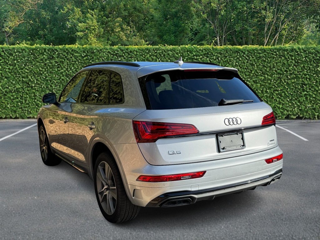 Audi Q5 Vehicle Full-screen Gallery Image 04
