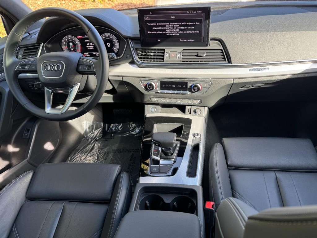 Audi Q5 Vehicle Full-screen Gallery Image 11