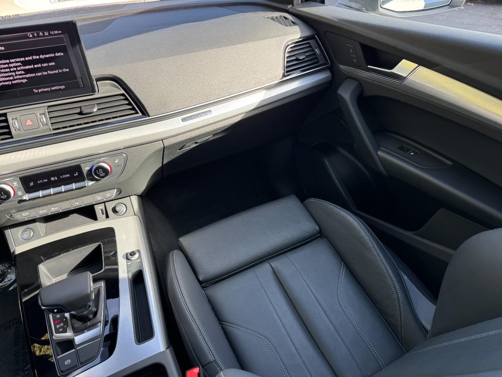 Audi Q5 Vehicle Full-screen Gallery Image 15