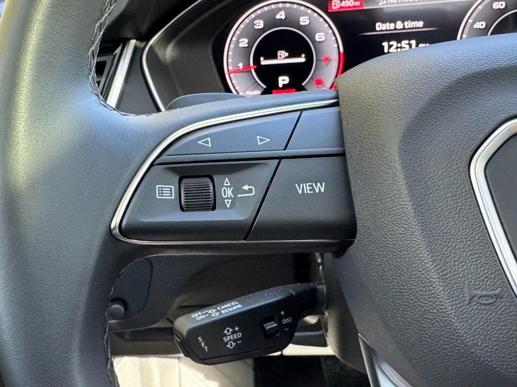 Audi Q5 Vehicle Full-screen Gallery Image 17