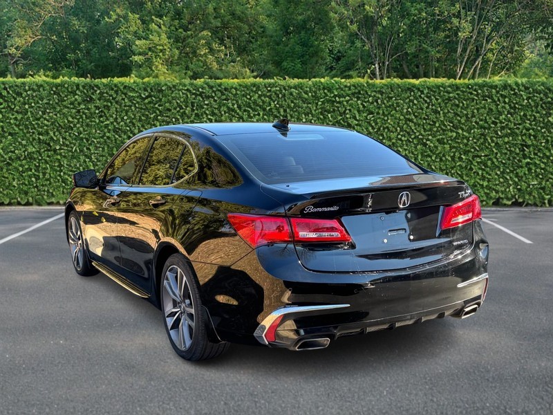 Acura TLX Vehicle Full-screen Gallery Image 04