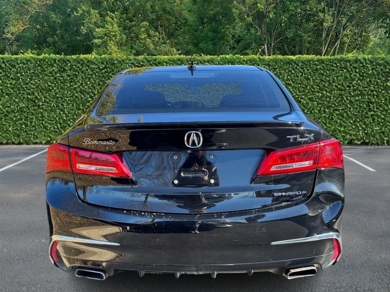 Acura TLX Vehicle Full-screen Gallery Image 08