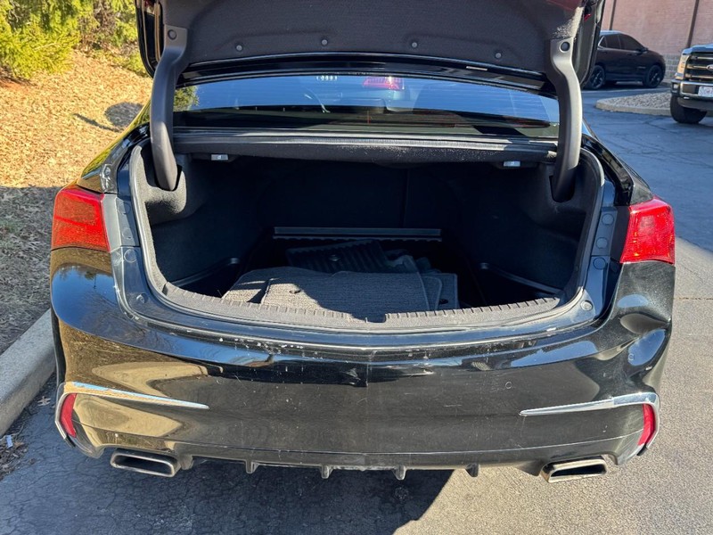 Acura TLX Vehicle Full-screen Gallery Image 09