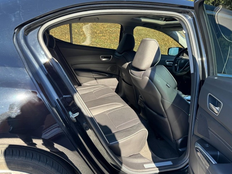 Acura TLX Vehicle Full-screen Gallery Image 10