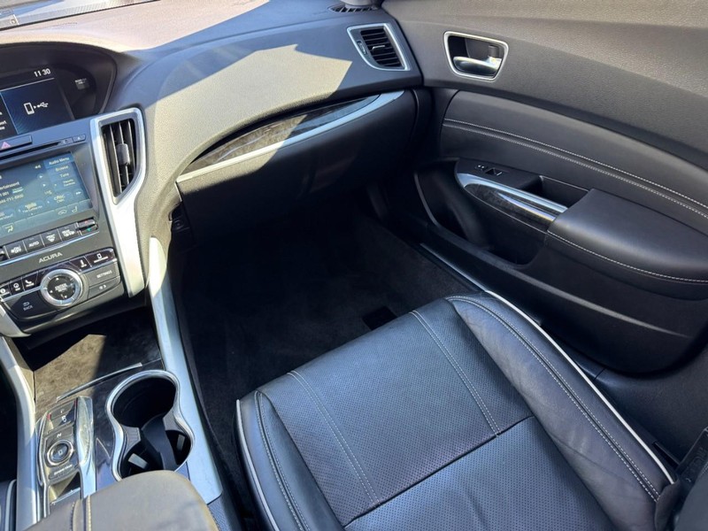 Acura TLX Vehicle Full-screen Gallery Image 15
