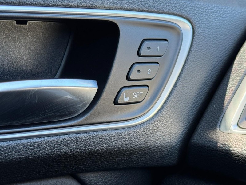 Acura TLX Vehicle Full-screen Gallery Image 16