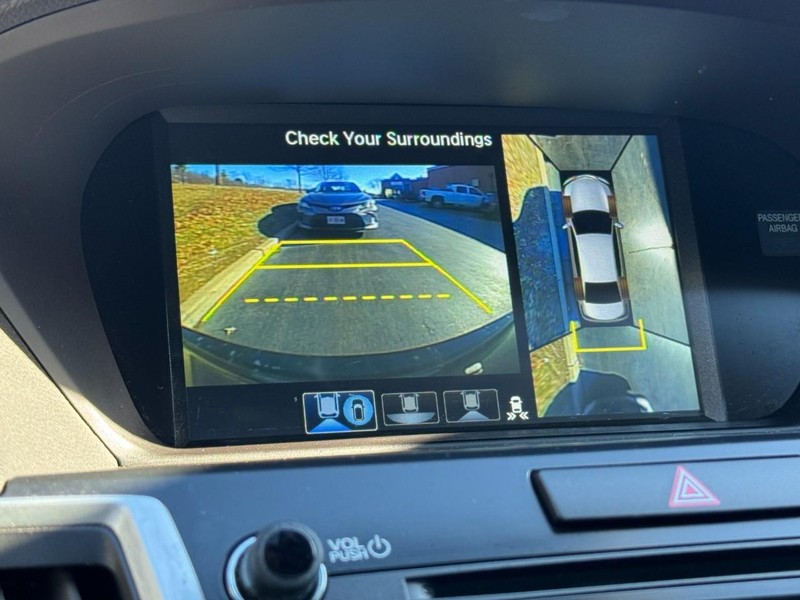 Acura TLX Vehicle Full-screen Gallery Image 23