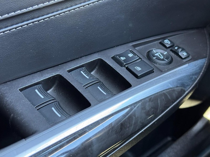 Acura TLX Vehicle Full-screen Gallery Image 24